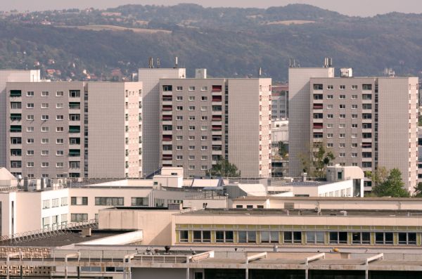 Bývanie v paneláku uprednostňuje čoraz viac mladých párov