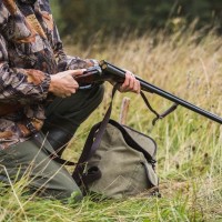 Práca poľovníka v lese si vyžaduje kvalitné vybavenie